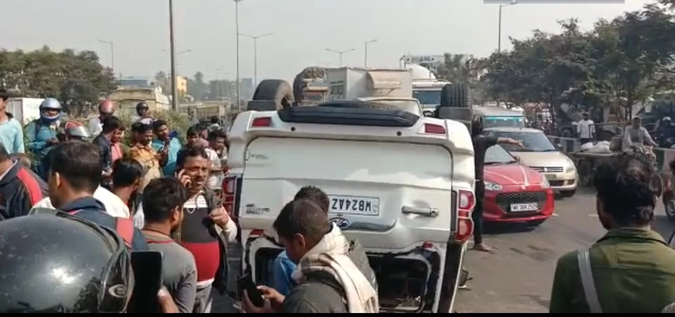 বড়দিনের প্রাক্কালে দিঘা যাওয়ার পথে গাড়ি উল্টে দুর্ঘটনা, আহত ৯ জন যাত্রী