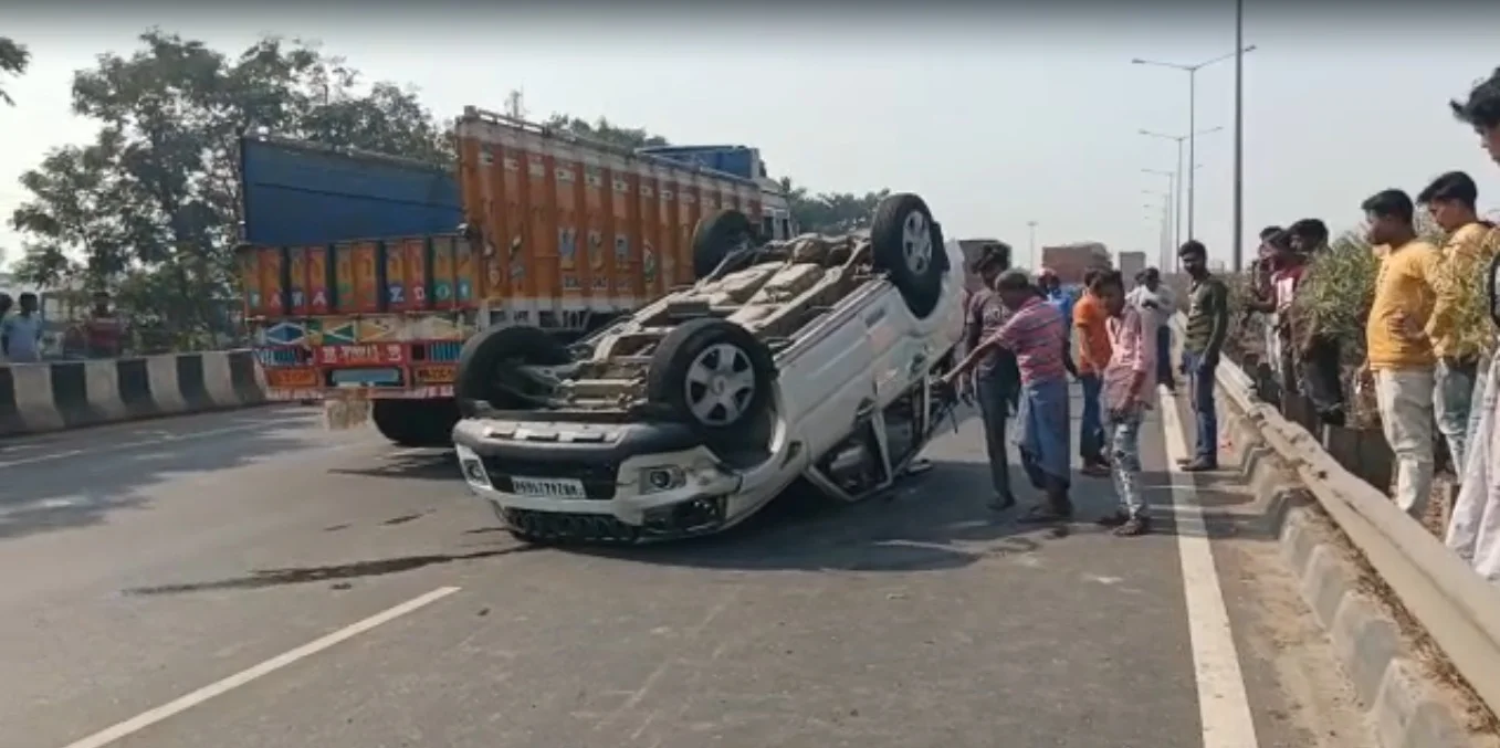 বড়দিনের প্রাক্কালে দিঘা যাওয়ার পথে গাড়ি উল্টে দুর্ঘটনা, আহত ৯ জন যাত্রী