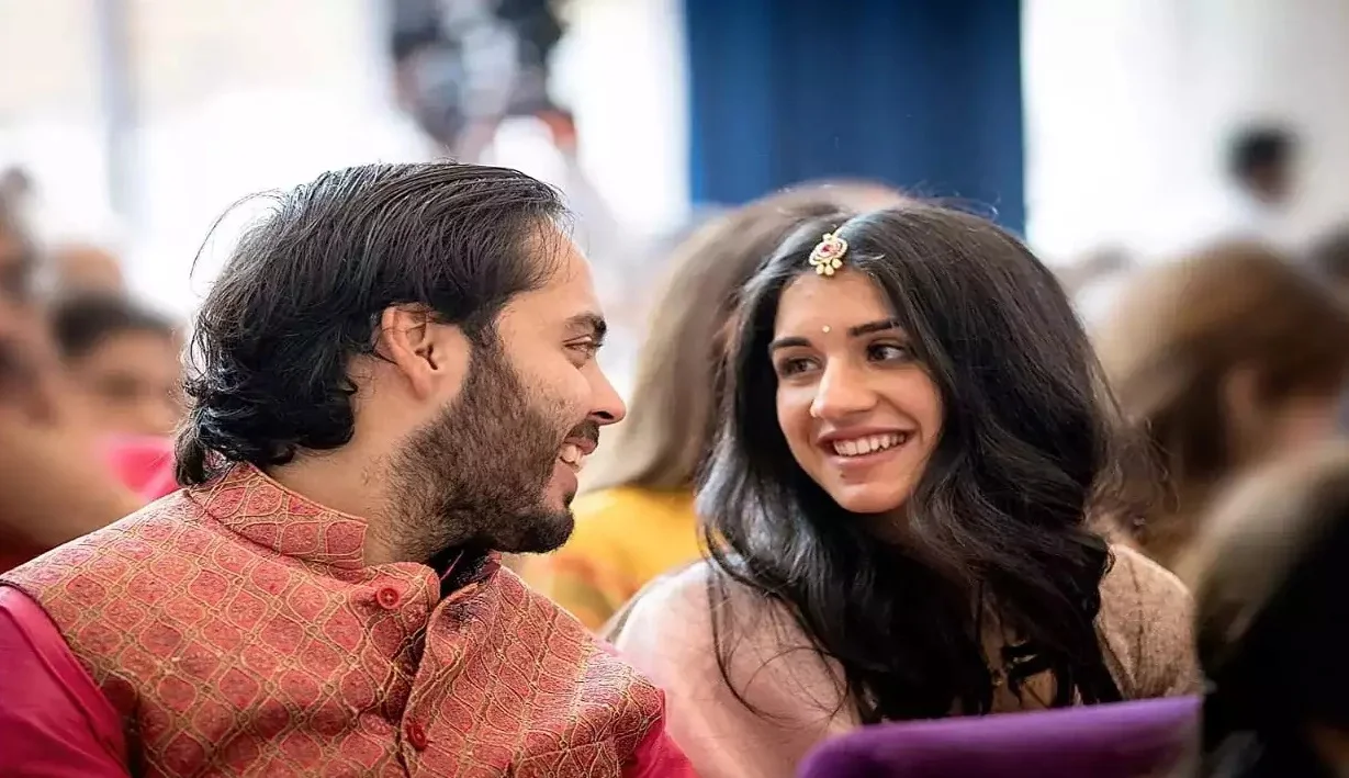 রাধিকা মার্চেন্টের সঙ্গে বাগদান পর্ব সারলেন মুকেশ আম্বানির ছোট ছেলে অনন্ত