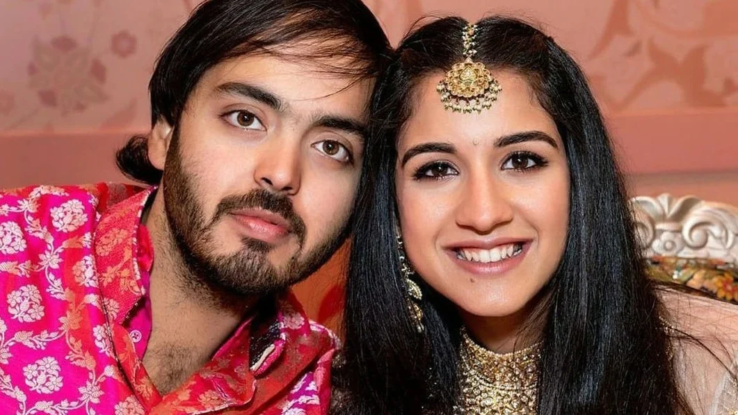 রাধিকা মার্চেন্টের সঙ্গে বাগদান পর্ব সারলেন মুকেশ আম্বানির ছোট ছেলে অনন্ত