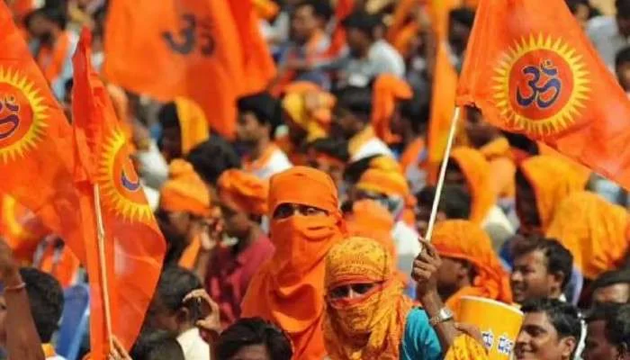 একই বাসে হিন্দু যুবতীর সঙ্গে মুসলিম যুবক, বেধড়ক মার বজরং দলের