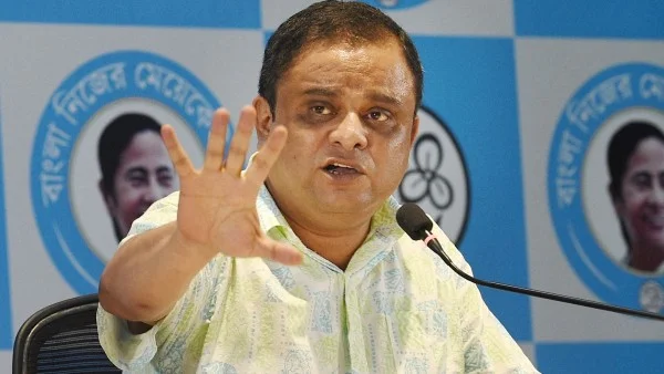 হাজার বিপত্তি কাঁটিয়ে নির্বিঘ্নে টেট, মন্তব্য শিক্ষামন্ত্রী ব্রাত্য বসুর