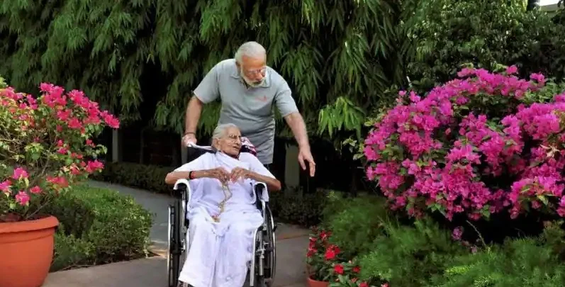 প্রধানমন্ত্রী নরেন্দ্র মোদির মা হীরাবেনের প্রয়াণে শোকজ্ঞাপন বাংলার মুখ্যমন্ত্রী সহ দেশের রাষ্ট্রনায়কদের