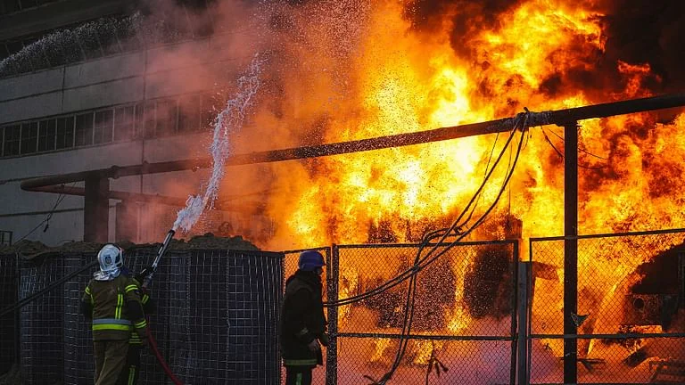 কম্বোডিয়ার হোটেলে ভয়াবহ অগ্নিকাণ্ডে মৃত কমপক্ষে ১০, আহত ৩০