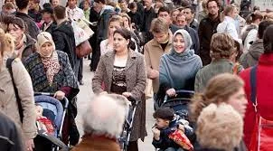 ব্রিটেনে বেড়েছে মুসলিম জনসংখ্যা