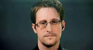 রাশিয়ার পাসপোর্ট পেয়েছেন স্নোডেন