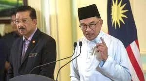 অর্থমন্ত্রীর দায়িত্বও নিলেন আনোয়ার, ২৮ সদস্যের মন্ত্রিসভা