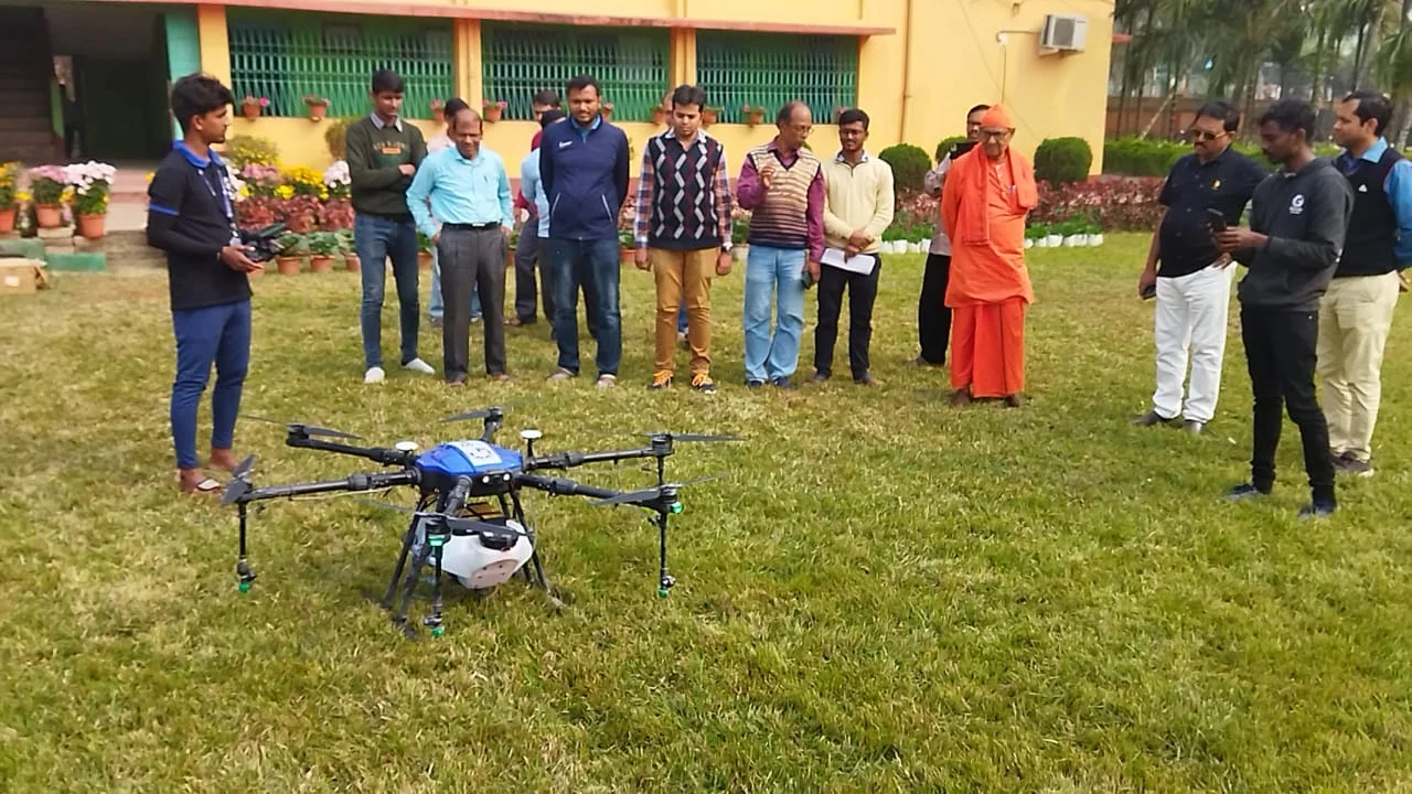 চাষের কাজ উন্নত করতে পরীক্ষা মূলক ড্রোনের সূচনা কৃষি বিজ্ঞান কেন্দ্রের