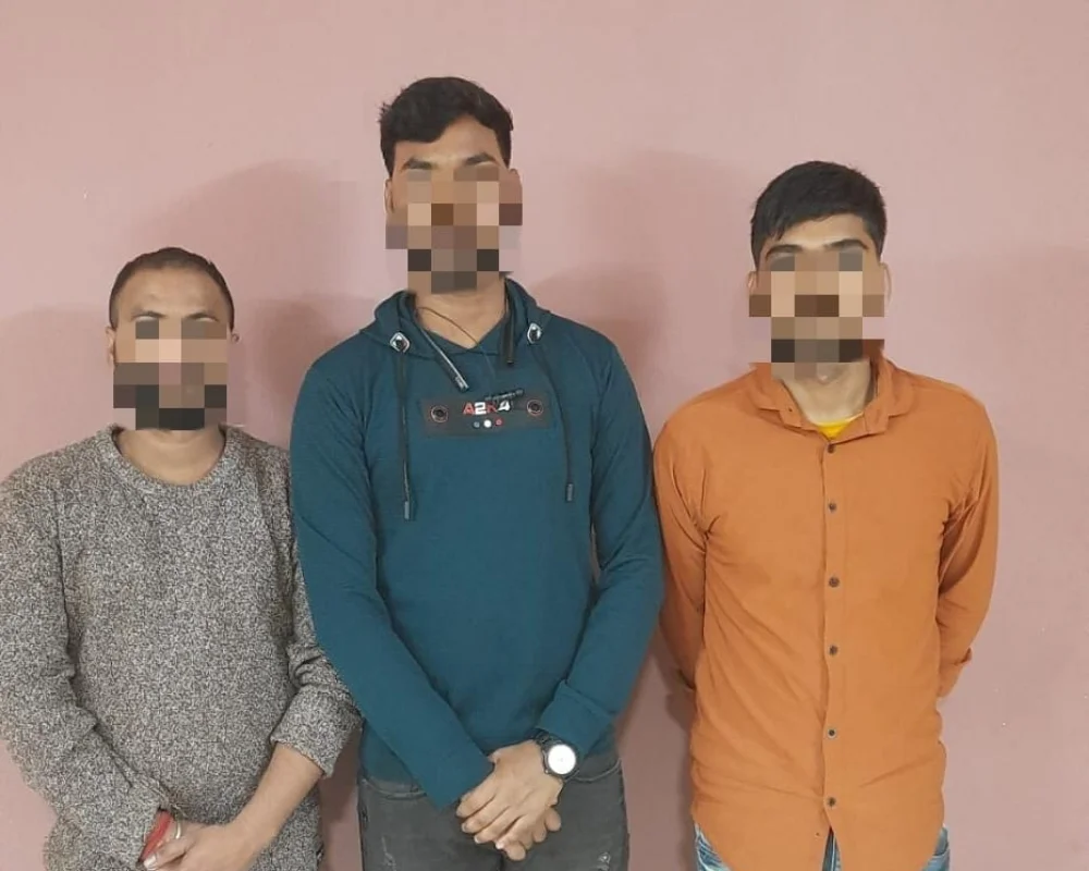 হুক্কা বার চালানোর অপরাধে সল্টলেকে ধৃত ৩