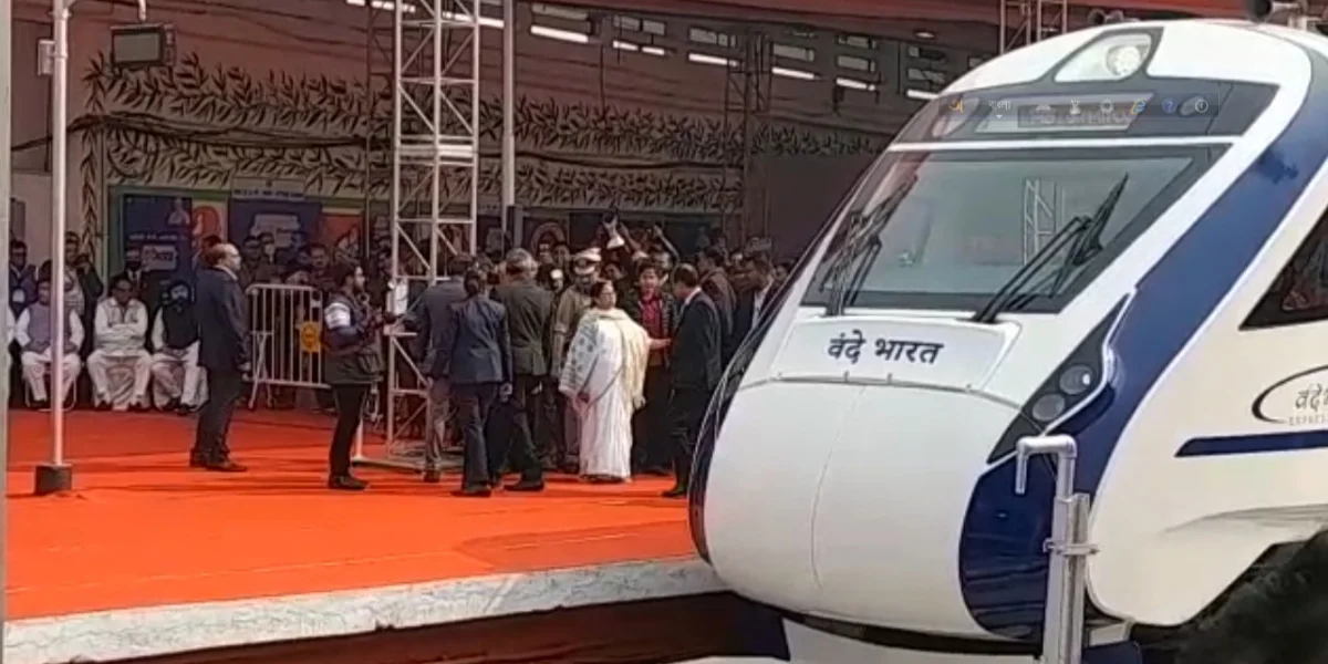 বন্দে ভারতের উদ্বোধনী অনুষ্ঠানে 'জয় শ্রীরাম' স্লোগান! ক্ষুব্ধ মুখ্যমন্ত্রী, মঞ্চের নীচে দাঁড়িয়েই বক্তব্য রাখলেন