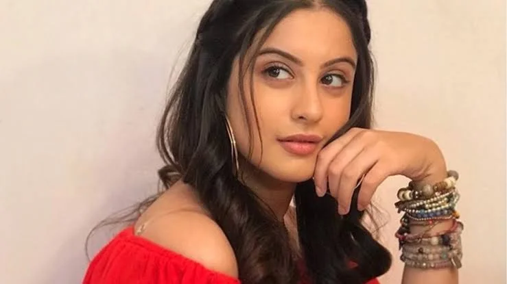 শুটিং সেটে  গলায় ফাঁস  লাগিয়ে আত্মঘাতী  অভিনেত্রী তুনিশা শর্মা  