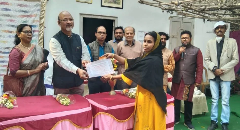 বাংলার চিরন্তন ঐতিহ্য নকশিকাঁথা রক্ষায় উদ্যোগ পুরস্কারপ্রাপ্ত সূচি শিল্পী জোহর আলী মল্লিকের