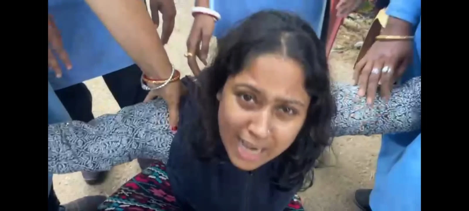 আন্দোলনকারী পড়ুয়াদের সঙ্গে  কথা বললেন না উপাচার্য, নেমে এল পড়ুয়াদের ওপর  আক্রমণ   