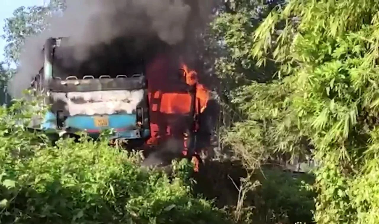 মর্মান্তিক পথ দুর্ঘটনা উত্তরবঙ্গে, সরকারি বাস ও লরির মুখোমুখি সংঘর্ষে গুরুতর জখম ২০