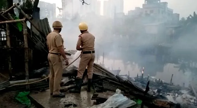 মঙ্গলবার সাতসকালে বিধ্বংসী আগুন নিউটাউনে, পুড়ে ছাই ১৮ টি দোকান