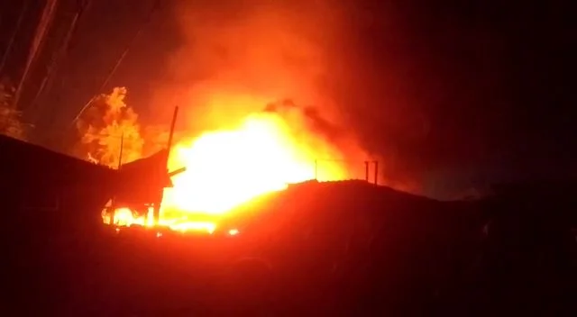 মঙ্গলবার সাতসকালে বিধ্বংসী আগুন নিউটাউনে, পুড়ে ছাই ১৮ টি দোকান