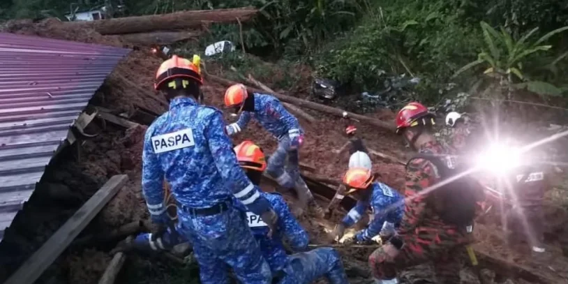 মালয়েশিয়ায় ভূমিধসে কমপক্ষে ২১ জনের মৃত্যু, নিখোঁজ বহু