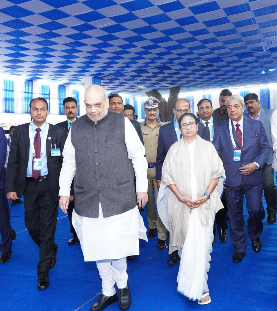 কেন্দ্র-রাজ্য সংঘাতের আবহে নবান্নে মুখ্যমন্ত্রীর উপস্থিতিতে পূর্বাঞ্চলীয় পর্ষদের বৈঠক সারলেন স্বরাষ্ট্রমন্ত্রী অমিত শাহ