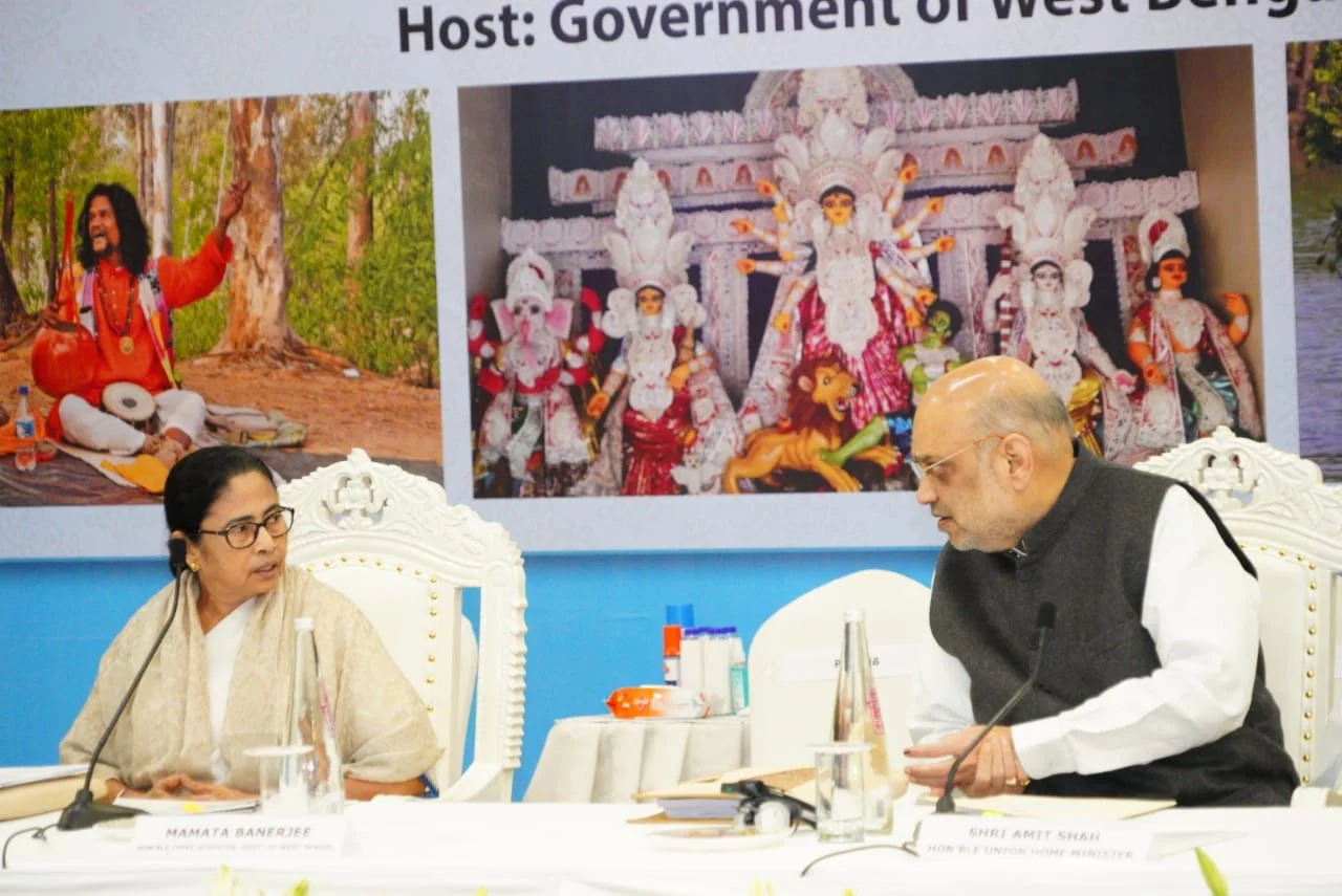 কেন্দ্র-রাজ্য সংঘাতের আবহে নবান্নে মুখ্যমন্ত্রীর উপস্থিতিতে পূর্বাঞ্চলীয় পর্ষদের বৈঠক সারলেন স্বরাষ্ট্রমন্ত্রী অমিত শাহ