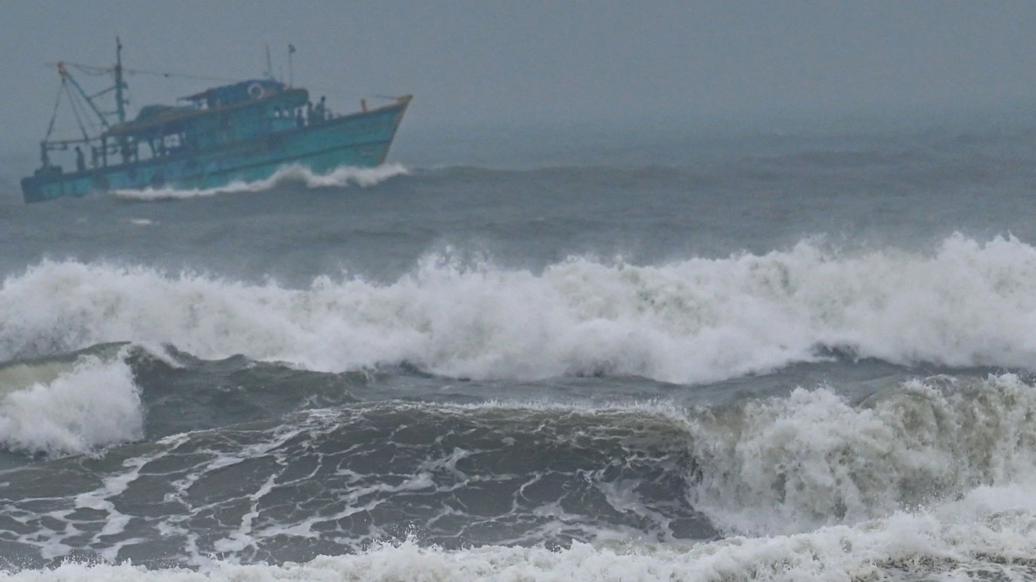 ঘূর্ণিঝড় মন্দৌসের জেরে চেন্নায়ে বিদ্যুৎস্পৃষ্ট হয়ে মৃত্যু একই পরিবারের দু'ই জনের, ভেঙে পড়েছে একাধিক ঘরবাড়ি