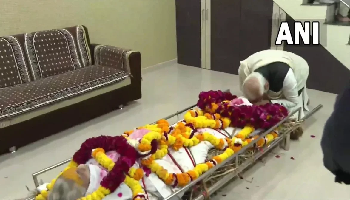 'সাধারণের মধ্যেও ছিলেন অনন্য, বাড়ির উপার্জনে অন্য বাড়িতে বাসন ধোয়ারও কাজ করতে হয়েছে', মায়ের কঠিন সংগ্রামের স্মৃতিচারণায় প্রধানমন্ত্রী