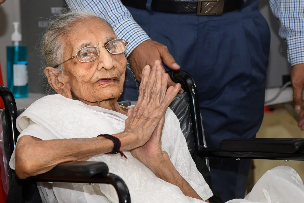 'সাধারণের মধ্যেও ছিলেন অনন্য, বাড়ির উপার্জনে অন্য বাড়িতে বাসন ধোয়ারও কাজ করতে হয়েছে', মায়ের কঠিন সংগ্রামের স্মৃতিচারণায় প্রধানমন্ত্রী