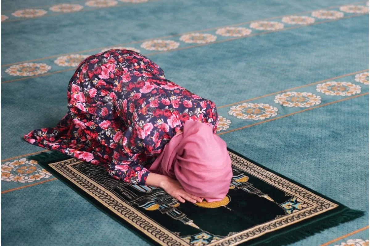 স্কুলে নামাযে বাধা দিয়ে বরখাস্ত মার্কিন শিক্ষিকা