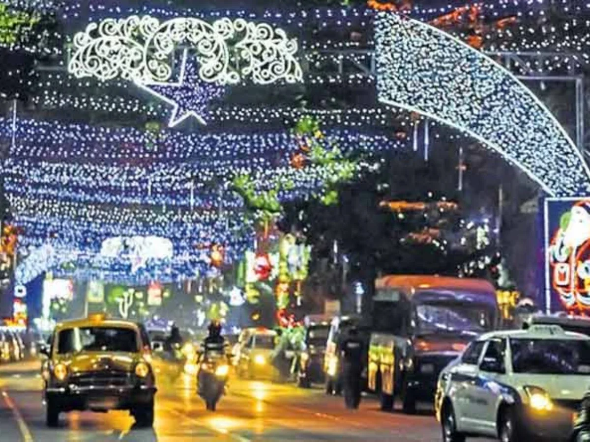 বর্ষবরণের উন্মাদনায় পার্ক স্ট্রিট জুড়ে মানুষের ঢল, মোতায়েন অতিরিক্ত পুলিশ