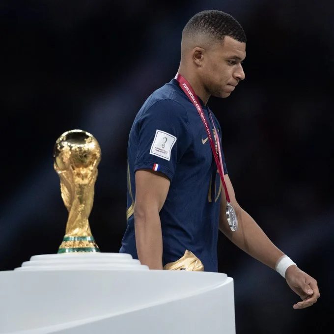 মেসির হাতে বিশ্বকাপ ,ট্র্যাজিক নায়ক এমবাপ্পে, দেখুন কাতারে ফাইনালের ফটোগ্যালারি