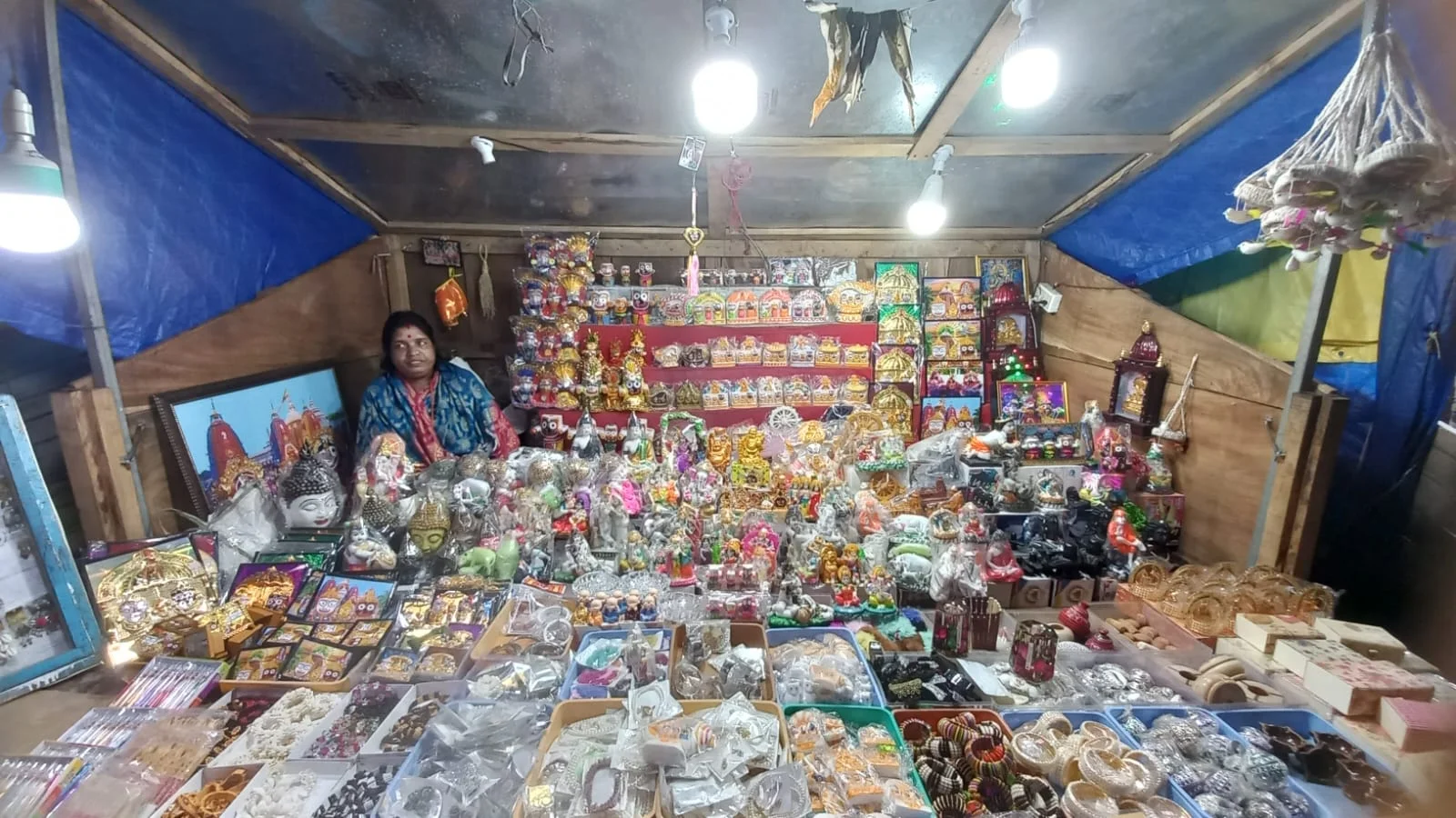 পুরীর সমুদ্র সৈকতের মোহময়ী আকর্ষণ আজও অম্লান