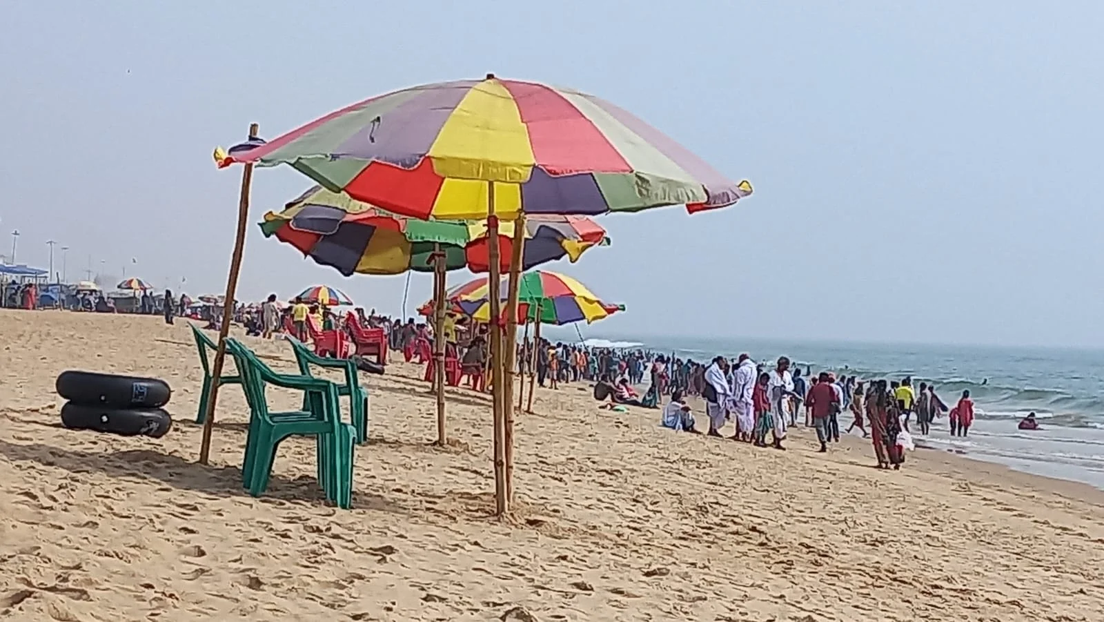 পুরীর সমুদ্র সৈকতের মোহময়ী আকর্ষণ আজও অম্লান