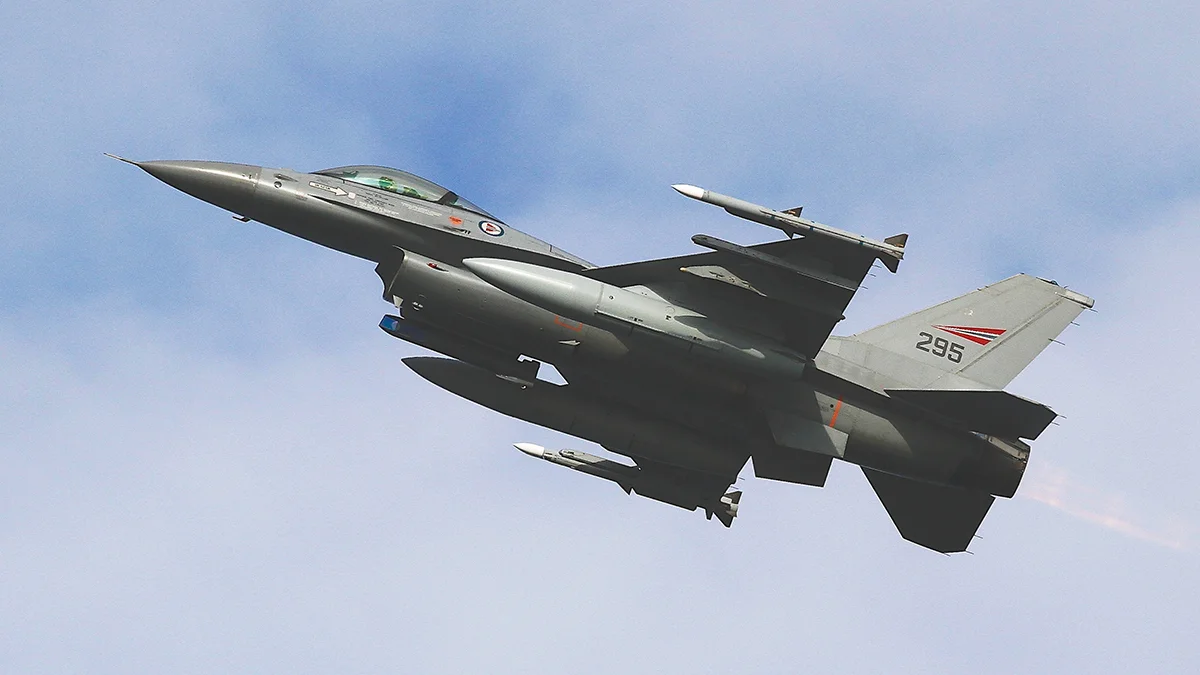 আকাশে যুদ্ধবিমান ওড়াবেন সানিয়া মির্জা