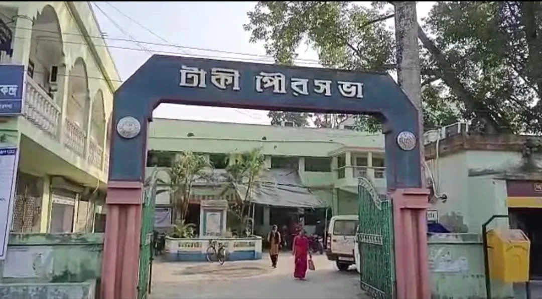 টাকিতে মধুচক্রের পর্দাফাঁস,  হোটেল মালিক-ম্যানেজার ও দেহ ব্যবসায়ীসহ গ্রেফতার ৫ 