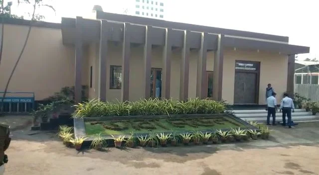 বড়দিনে পথশিশুদের জন্য খুলে দেওয়া হল হাওড়া তারামণ্ডল, সান্তাক্লজ সেজে বড়দিনের উপহার তুলে দেন পুর প্রশাসক