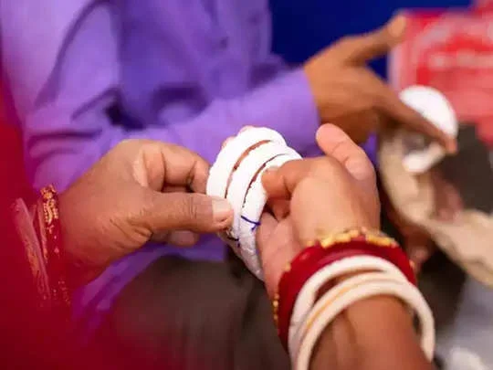 টেট পরীক্ষাকেন্দ্রে শাঁখা - পলা খোলার নির্দেশ কে চ্যালেঞ্জ করে মামলা হাইকোর্টে