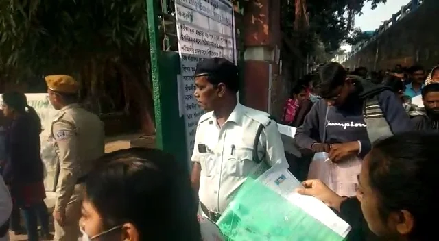 আজ রাজ্যে প্রাথমিকের টেট পরীক্ষা, হাওড়ার বিভিন্ন পরীক্ষাকেন্দ্রে ব্যস্ততা চরমে