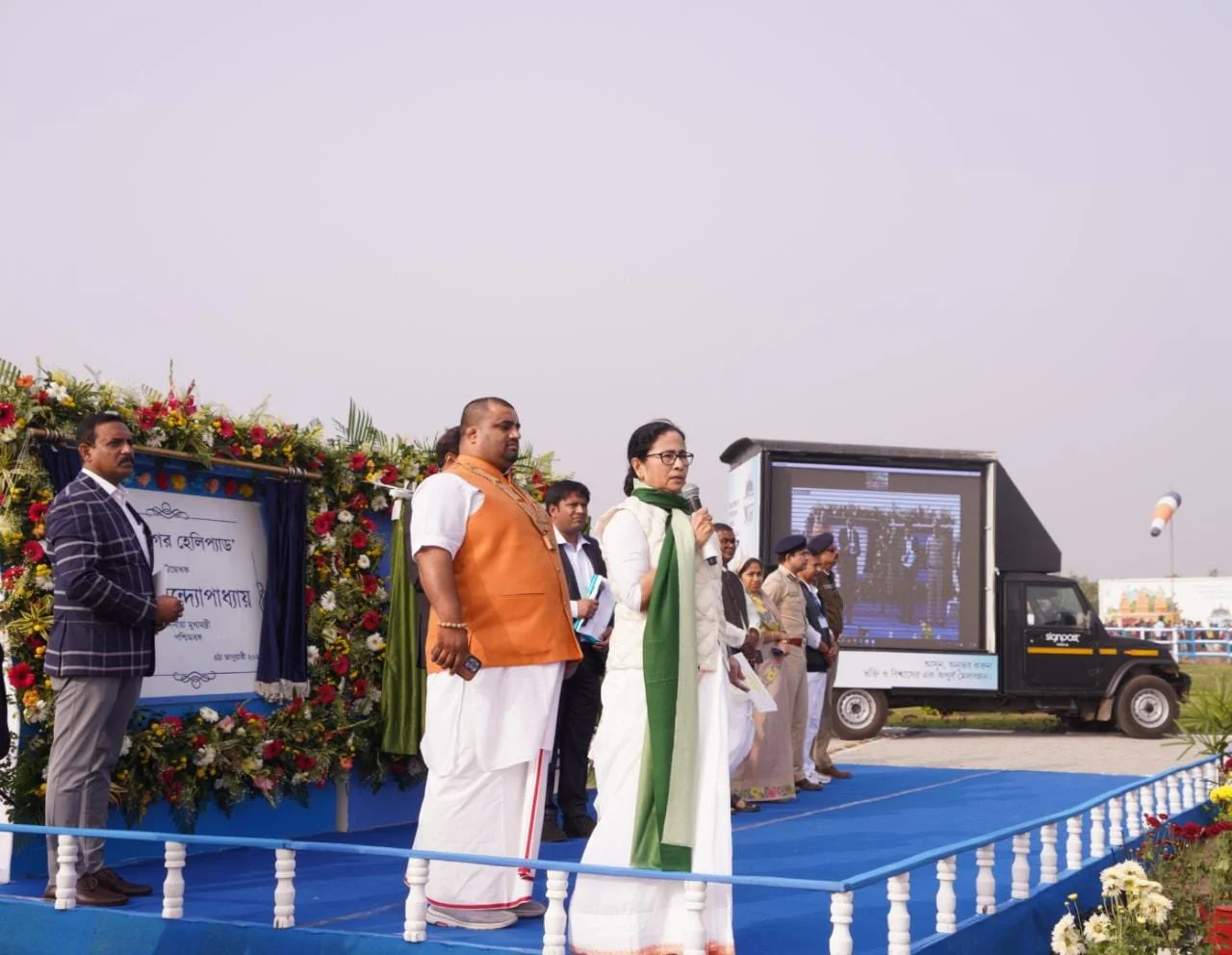 গঙ্গাসাগর মেলায় মুখ্যমন্ত্রীর মানবিক মুখ, অসুস্থ সাংবাদিককে এয়ার লিফট