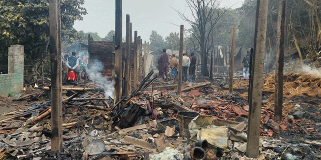 বিধ্বংসী আগুনে মেচেদায় ভস্মীভূত ১৫ টি বাড়ি, জীবন্ত দগ্ধ হয়ে মৃত্যু বাবা- মেয়ের