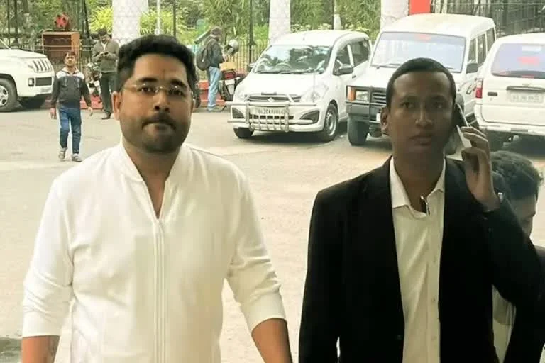 নিয়োগ-কাণ্ডে গ্রেফতার কুন্তল ঘোষ, চক্রান্ত দেখছে পরিবার