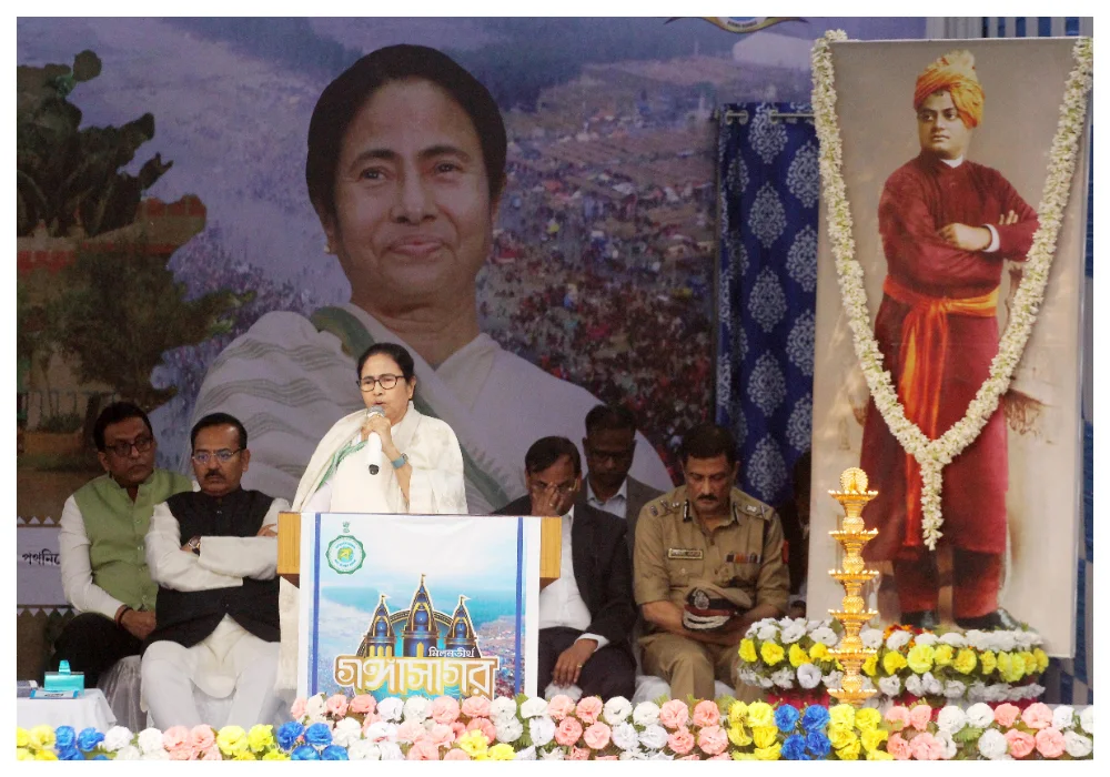 ফিরহাদকেই বাবুঘাটে গঙ্গা আরতি প্রস্তুতির নির্দেশ দিলেন মুখ্যমন্ত্রী