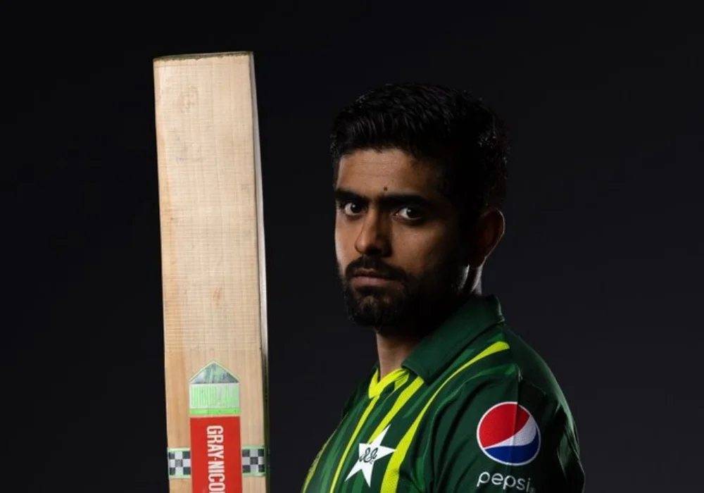 এবার আইসিসির বর্ষসেরা ক্রিকেটারের খেতাব জিতলেন পাক অধিনায়ক বাবর