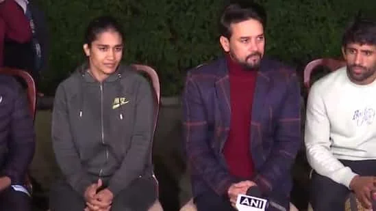 রেসলিং ফেডারেশনের পদ থেকে সরছেন ব্রিজভূষণ, গভীর রাতে সাংবাদিক সম্মেলন করে ঘোষণা কেন্দ্রীয় ক্রীড়ামন্ত্রীর