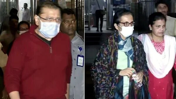 নিয়ম মেনে গ্রেফতারি হয়নি, বম্বে হাইকোর্ট মুক্তির নির্দেশ দিল চন্দা ও দীপক কোচরকে