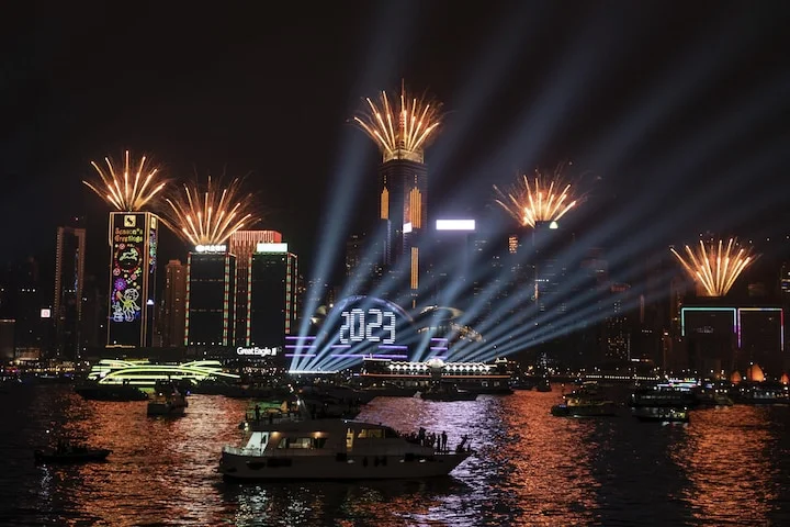 আলো আর আতশবাজিতে বিশ্বজুড়ে স্বাগত ২০২৩ কে