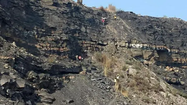 অবৈধ ভাবে কয়লা তোলার অভিযোগ,আসানসোলের খাদানে ধস নেমে আটক কমপক্ষে ২৫  