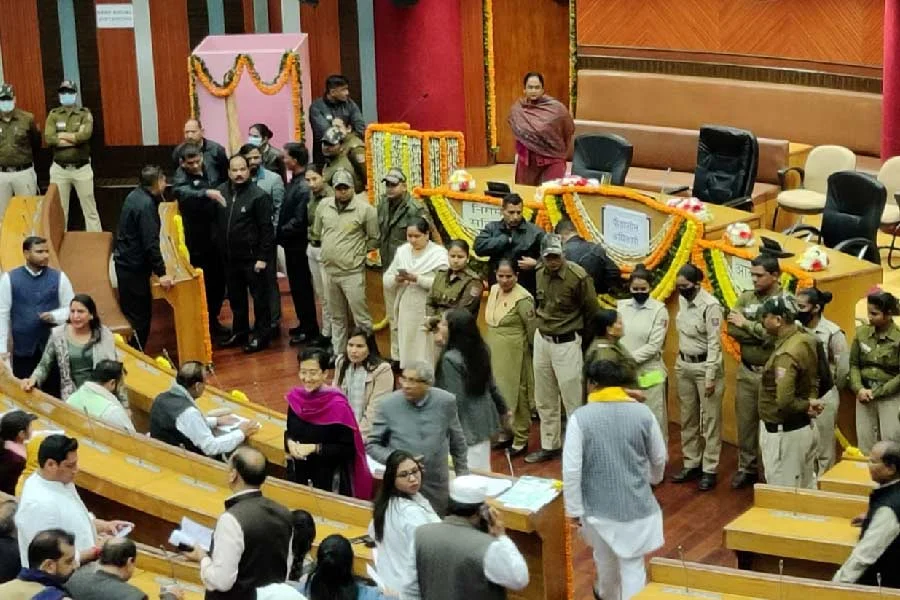 আপ বিজেপির সংঘাতের জের! দ্বিতীয়বারের মতো মুলতুবি হয়ে গেল মেয়র নির্বাচন প্রক্রিয়া