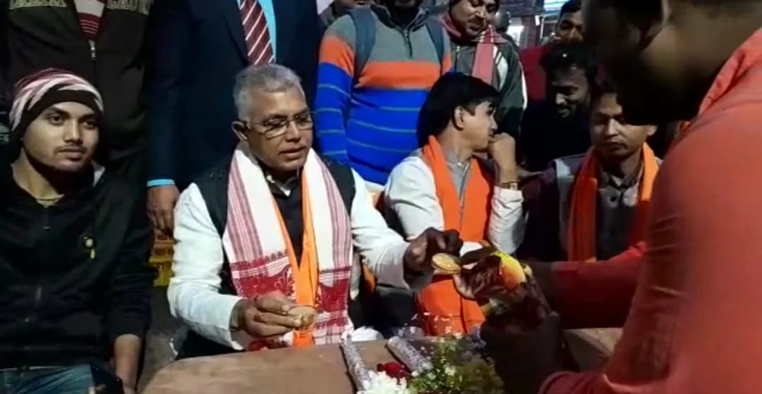 চায়ে পে চর্চা ,পঞ্চায়েত নির্বাচনের আগে জনসংযোগে জোর দিলীপ ঘোষের