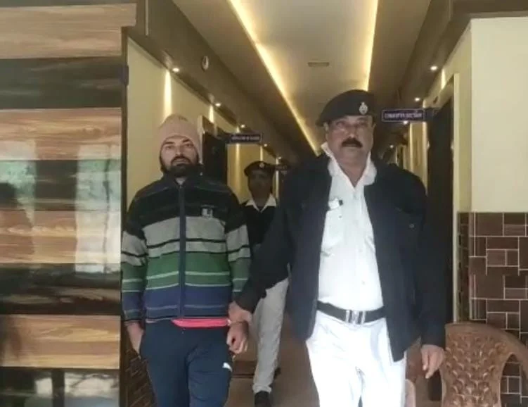 বৃদ্ধার অজান্তে ব্যাঙ্ক থেকে ১৪ লক্ষ টাকা গায়েব, লেকটাউনে ধৃত বৃদ্ধার কেয়ার ম্যানেজার