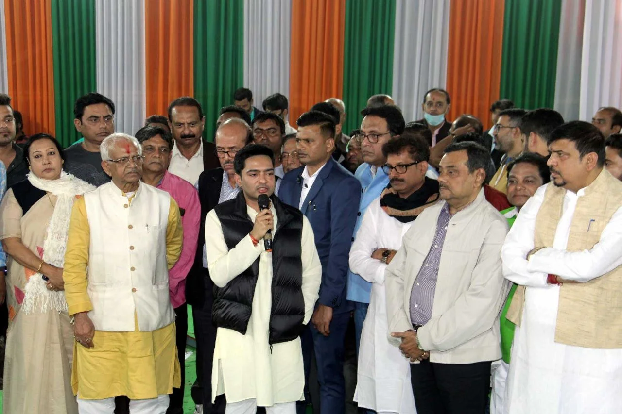 নতুন বছরের সামাজিক দায়বদ্ধতাকেই লক্ষ্য হিসেবে তুলে ধরলেন অভিষেক