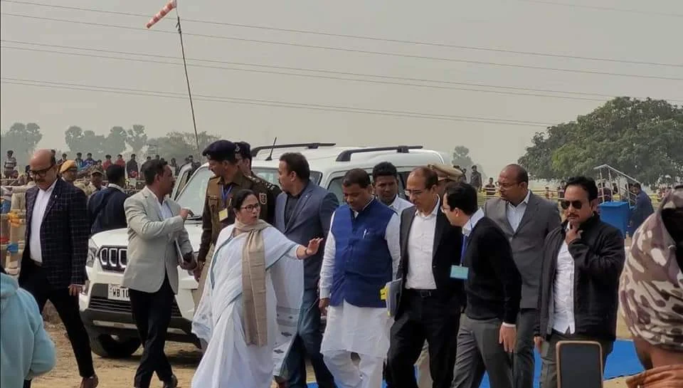 সাগরদিঘীতে একাধিক প্রকল্পের শিলান্যাস ও কাজের  খতিয়ান তুলে ধরলেন মুখ্যমন্ত্রী